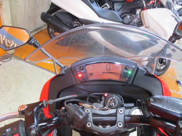 走行も１７４７８ｋｍのまだまだの一台！高価な分離型ＥＴＣ装備だけでも嬉しいのにＵＳＢまで装備済み！！